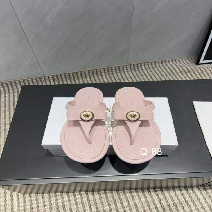 Picture of Versace Slippers _SKUVersacesz35-40J070248
